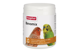 Beaphar Bevomix conditiepoeder is een preparaat om vogels in optimale gezondheid te houden. Bevomix bevat onder andere vitaminen, mineralen, pre- en probiotica en aminozuren en is ideaal als aanvulling in perioden waarin de vogel extra voedingstoffen nodig heeft.