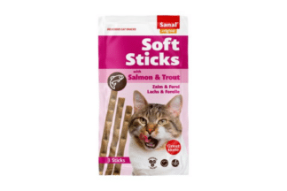 Sanal Soft Sticks Zalm & Forel is een heerlijke zachte stick vol van smaak. Een ideale traktatie die je kat niet kan weerstaan! De extra toegevoegde vitamine A, D3 en E zorgen voor de nodige levensvreugde en vitaliteit.