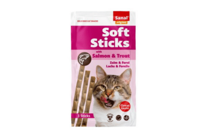 Sanal Soft Sticks Zalm & Forel is een heerlijke zachte stick vol van smaak. Een ideale traktatie die je kat niet kan weerstaan! De extra toegevoegde vitamine A, D3 en E zorgen voor de nodige levensvreugde en vitaliteit.