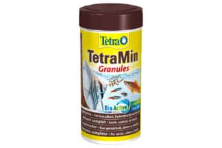 TetraMin Mini Granules is een hoofdvoeder in de vorm van langzaam zinkende minikorrels met hoogwaardige, functionele voedingsstoffen voor een volwaardige, dagelijkse voeding van kleinere siervissen. Ondersteunt gezonde visgroei, vitaliteit, en kleurenpracht.