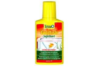 Tetra Goldfish SafeStart activeert het koudwateraquarium snel en creëert zo een biologisch actieve omgeving voor een veilige aquariumstart. Het bevat speciale levende nitrificerende bacteriën die aantoonbaar giftig ammoniak en nitriet in het aquarium reduceren.