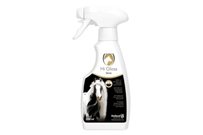 Excellent Hi Gloss Spray is een glans spray voor staart & manen. Hiermee kiest u gegarandeerd voor de allerbeste kwaliteit. Vrijwel geen enkel ander product slaagt er op zo’n eenvoudige wijze in de 7 belangrijkste eigenschappen voor een perfecte presentatie voor een keuring.