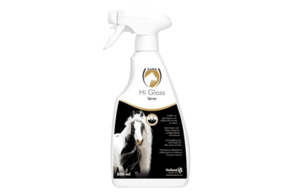 Excellent Hi Gloss Spray is een glans spray voor staart & manen. Hiermee kiest u gegarandeerd voor de allerbeste kwaliteit. Vrijwel geen enkel ander product slaagt er op zo’n eenvoudige wijze in de 7 belangrijkste eigenschappen voor een perfecte presentatie voor een keuring.