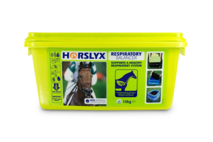 Horslyx Respiratory Balancer ondersteunt gezonde luchtwegen. Bevat menthol, eucalyptus, anijs en vitamine C voor een optimale longfunctie. Horslyx is een aanvulling op het voer voor alle paarden, pony’s en ezels.