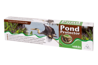 De Velda Pond Protector is een zeer effectieve methode om reigers en katten bij de vijver weg te houden is het spannen van ongevaarlijk schrikdraad. Hiermee wordt tegengegaan dat reigers de vijver kunnen benaderen en de kostbare vissen uit de vijver vangen.