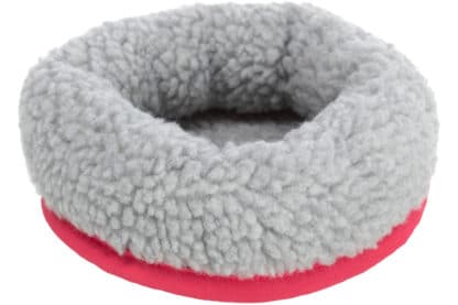 Trixie Cuddly Bed is een slaap- en rustplek voor kleine dieren, gemaakt van nylon met een polyester buitenkant en een fleece binnenkant.