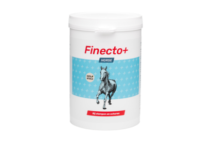Finecto+ HORSE is een aanvullend diervoeder voor paarden en pony’s op basis van zorgvuldig geselecteerde aromatische stoffen, dat eenvoudig over het voer gestrooid kan worden. Door de toevoeging van, voor het paard, smakelijke ingrediënten nemen ze het graag op.