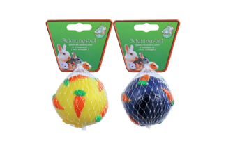 De Boon Beloningsbal voor knaagdieren wortel print is een speel- en snackbal voor knaagdieren, konijnen en fretten. Deze bal bevat gaten waarin snacks of andere beloningen worden gestopt.