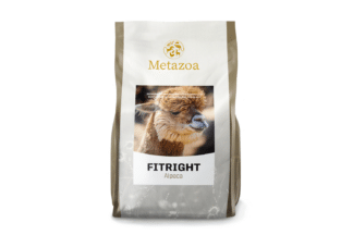 Metazoa FitRight Alpaca 15kg is een smakelijk voer wat speciaal ontwikkeld is voor de parkdierhouders met Zuid-Amerikaanse kameelachtigen, zoals lama's of alpaca's. Zo zijn de vitamines, mineralen en eiwitten speciaal afgesteld aan de specifieke behoefte.