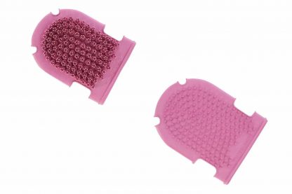 De Ekkia poetshandschoen + borstel is gemaakt van een natuurlijk rubber met fijne tanden om het haar op te tillen en de bloedsomloop te stimuleren.