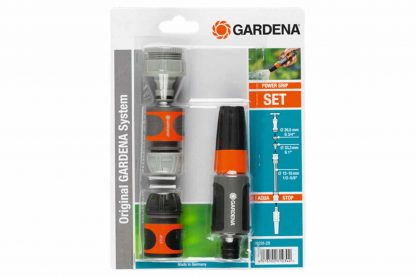 De Gardena System startset bevat alles waardoor u snel kan starten met uw tuinslang. De Gardena tuinspuit is perfect voor het schoonmaken van oppervlakken of het water geven van planten. De tuinspuit is eenvoudig in te stellen via de draaiknop.