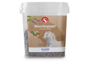 Sectolin Monnikspeper is een aanvullende diervoeder op basis van zaden. Het ondersteunt uw merries, hengsten of ruinen met de regulering van de hormoonhuishouding.