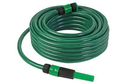 De Talen Tools groene slang besproeiingsset bestaat uit een tuinslang van 15 meter 1/2'', regelbare spuit, kraannippel, snelkoppeling 1/2'' en snelkoppeling 1/2'' met stop.