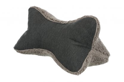 Het Trixie Bendson honden hoofdkussen is gemaakt van een hoogwaardig geweven stof gecombineerd met een buitenzijde van pluche. Het hoofdkussen heeft een ergonomische vorm en is speciaal ontworpen om het hoofd op te laten rusten.