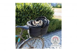 De Trixie fietsmand voor smalle bagagedragers heeft een stevig, metalen frame voor veilig vervoer van uw dier op de bagagedrager. De fietsmand wordt afgedekt door middel van een gaas afdekking en heeft een kussen binnenin met pluche bekleding.