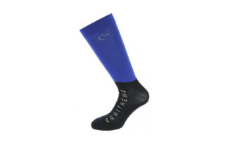 De Equi-Thème Compet sokken zijn extra dunne wedstrijdsokken. Ze zijn verkrijgbaar in twee verschillende kleuren en verpakt per twee paar. 