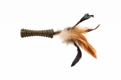 De Gigwi Johnny Stick bestaat uit een catnip stick met veren. De stick is een stevig speeltje en heeft een leuke vorm om mee te spelen. 
