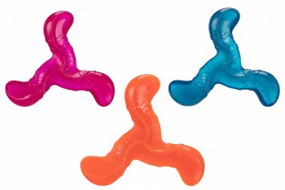 De Trixie Bungee Boomerang triplex is gemaakt van thermoplastisch rubber. Dit materiaal is zeer elastisch en tegelijkertijd heel scheurvast.