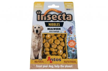 De Antos Insecta Nibbles is een heerlijke en 100 % natuurlijke beloning voor uw hond. Deze lekker hondensnacks zijn glutenvrij, graanvrij en suikervrij. Zo kan u op een verantwoorde en gezonde manier uw hond extra verwennen.