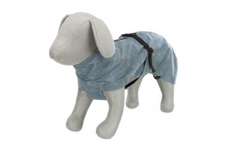De Trixie Lunas hondenregenjas is gemaakt van polyester. Naast dat hij volledig waterdicht is, is hij gemaakt van een reflecterende stof.