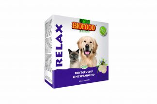 Biofood hond&kat relax tabletten is rijk aan vitamine B, D, E en Biergist. Dit zorgt ervoor dat uw hond of kat extra ondersteunt wordt bij onder andere het immuunsysteem, gezonde botten en gewrichten en de stofwisseling.