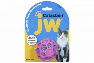 De JW Cataction Rattle bal zorgt voor uren vermaak bij katten of kittens. De zeshoekige bal heeft uitsparingen met daarin glinsterend garen, waardoor deze makkelijk is vast te pakken met de nageltjes.