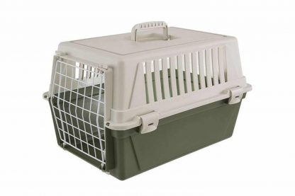 De Ferplast Atlas EL 20 vervoersbox is een transportkooi van kunststof voor kleine honden, pups of katten. Deze vervoersbox is ideaal te gebruiken wanneer u op vakantie gaat of voor een tripje naar de dierenarts.