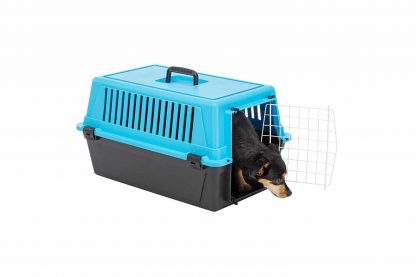 De Ferplast Atlas EL 20 vervoersbox is een transportkooi van kunststof voor kleine honden, pups of katten. Deze vervoersbox is ideaal te gebruiken wanneer u op vakantie gaat of voor een tripje naar de dierenarts.