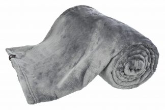 De Trixie pluche deken Kimmy is wasbaar tot 60 graden en daardoor ook geschikt voor honden of katten met allergieën. De deken is verkrijgbaar in vier verschillende maten, waardoor er altijd een geschikte maat bij zit voor jouw hond of kat. Daarnaast kan je de deken ook gebruiken om de bank te beschermen tegen haren en vuiligheid.