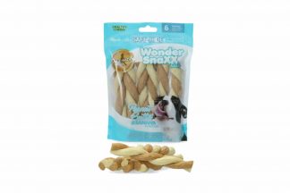 De Wonder Snaxx Twists Pinda en bananen is gemaakt van gedroogde dierenhuid en daardoor een lekkere en gezonde snack voor honden.
