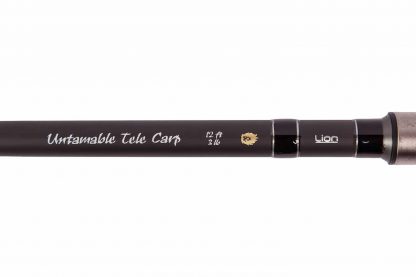 De Untamable Tele Carp is een luxe telescopische carbon karperhengel en voorzien van SiC geleideogen en een EVA lange-afstandsgrip. De greep is gemaakt van robuust rubber en ligt fijn in de hand.