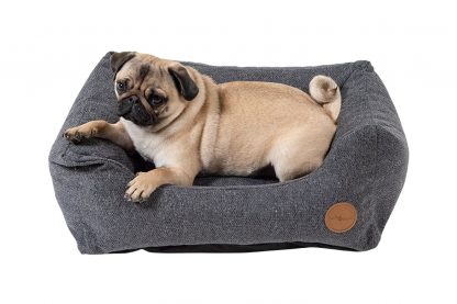 De Jack & Vanilla Hampton hondensofa is gemaakt van duurzaam meubelstof en heeft daardoor een stijlvolle uitstraling. De hondenmand behoudt goed zijn vorm, mede doordat deze is gevuld met traagschuim.
