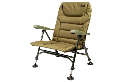 De Lion Sports Treasure "Low" Chair Armrest is een zeer comfortabele stoel die je dankzij de traploos verstelbare XL modderpoten overal stevig kunt neerzetten. Doordat deze stoel zo laag is, is hij ideaal voor een shelter of bivvy.