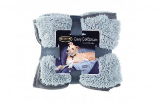 De Scruffs Cosy Blanket is ideaal voor in zowel de winter- als zomermaanden. De deken is gevuld met holle vezels en is te gebruiken aan twee zijde. De pluche binnenzijde is extra warm, zodat honden ook met de koudere dagen een comfortabel en warmplekje hebben. Je kan de deken uitwassen, waardoor je hem eenvoudig schoonhoudt. 