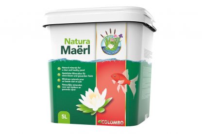 Het Colombo Natura Maërl is een natuurlijke mineralen voor een heldere en gezonde vijver. Het zijn gemakkelijk toe te dienen korrels van duurzaam gewonnen zeewierkalk. Maërl heeft 2 belangrijk eigenschappen. Het stabiliseert de hardheid van het vijverwater en daarmee de pH.