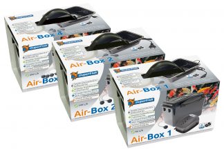De Superfish Air-box is een complete beluchtingsset in een handige box. Hiermee wordt het beschermt tegen regen- en spatwater. De beluchtingsset zorgt tevens voor verse zuurstof in het vijverwater. Daarnaast houdt het je vijver gezond in de zomer en ijsvrij in de winter.