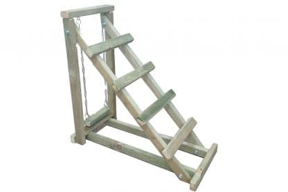 De kippenschommel kriel is een stevige schommel uit eigen productie gemaakt van hout. Daarnaast is de schommel voorzien van een trappetje.