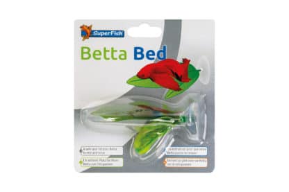 Het Superfish Betta Bed is een veilige plek voor je Betta om te ontspannen. Plaat het Betta Bed net onder het wateroppervlak (2cm), zodat de Betta gemakkelijk naar lucht kan happen. Plaat het Betta Bed niet in de buurt van de filteruitlaat of verwarmer. 