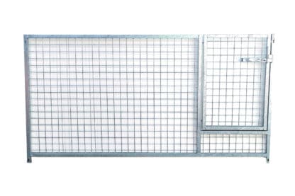 Het Laag kennelpaneel gaas 5x5 cm - 2 meter - met 2/3 deur is een gegalvaniseerd kennelpaneel met gaas wat in een frame is gelast.