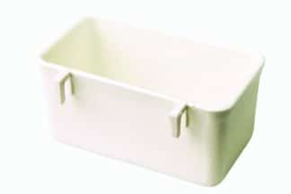Kunststof bakje transparant is een kunststof voer of waterbakje met plastic ophanghaken.