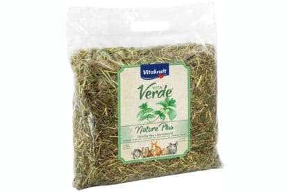 Het Vitakraft Vita Verde Kruidenhooi - Brandnetel is door het hoge gehalte aan ruwe vezels een natuurlijk voedsel voor alle knaagdieren.