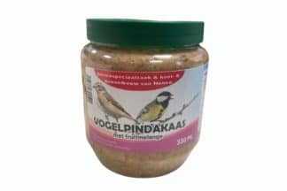 Vogelpindakaas Deluxe - Fruitmelange is een zeer gezonde en smakelijke voeding voor vogels. Verkrijgbaar in verschillende soorten vulling.