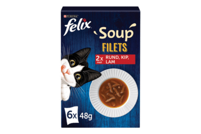 Felix Soup Filets rund & kip & lam (6x48g) is een onweerstaanbaar assortiment van spannende recepten voor jouw kat. Je kleine deugniet zal ervan genieten de overheerlijke bouillon op te likken en zijn tanden te zetten in de verrukkelijke stukjes.