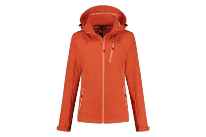 Deze Kjelvik Abella dames softsell jas oranje is gemaakt van een polyestermix en heeft een logo-opdruk. Dit model heeft een afneembare capuchon, lange mouwen en een ritssluiting. De outdoorjas heeft als basiskleur oranje.