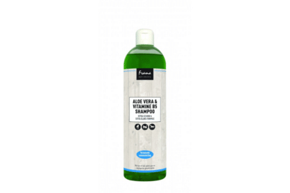 De Frama Aloe Vera & Vitamine B shampoo is een extra verzorgende shampoo die tot diep in de vacht reinigt. Het lost zweet, vuil, mest- en urinevlekken op. Door de “Extra Schoon & Extra Glans-formule” ontstaat een mooie glans en topconditie van huid en vacht.