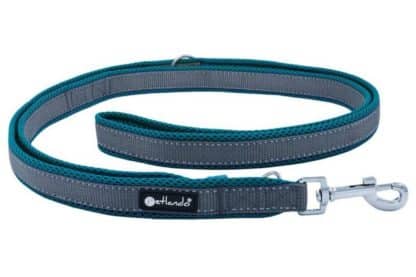 De Petlando Outdoor looplijn - Blauw is een comfortabele hondenriem die zeer reflecterend is. De riem is licht van gewicht.