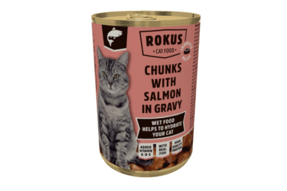 Rokus Kattenvoer Zalmblokjes in Jus is een gezond voer, bereid met de beste ingrediënten en heerlijk vlees. Zodat jouw kat alle voedingsstoffen en vitamines kunnen krijgen die ze nodig hebben gedurende hun opwindende en liefdevolle leven.