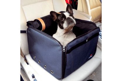 Ferplast Arca Honden Transport Mand is een zachte hondendraagtas gemaakt van sterk nylon, voorzien van zeer handige gaten voor een goede ventilatie aan de binnenkant. Deze stoffen reismand voor honden is in een handomdraai te openen dankzij de praktische ritssluitingen. 