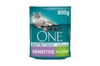 Purina One Adult Sensitive Kalkoen 800 gram kattenvoer is speciaal ontwikkeld voor de gezondheid en het welzijn van katten met een gevoelige spijsvertering.