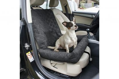 De beschermdeken autostoel zorgt ervoor dat uw hond comfortabel mee op pad kan. De beschermhoes is gemaakt van scheurvast materiaal en beschermd uw autostoelen tegen haar, vuil en beschadigingen.